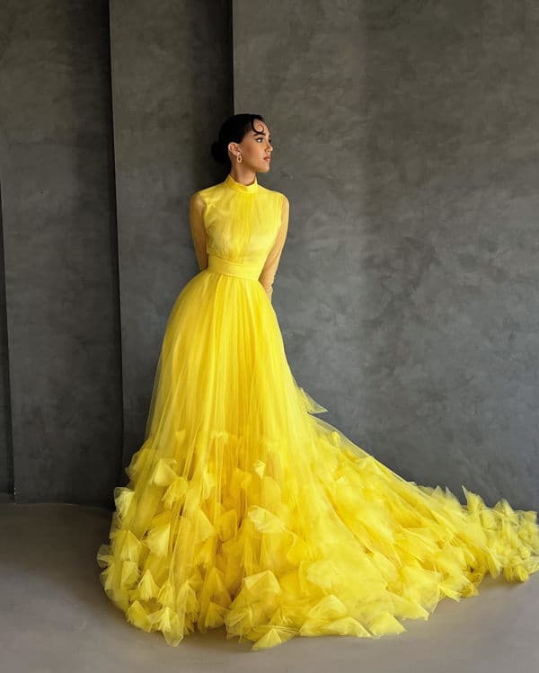 yellow dress - תמונה 1